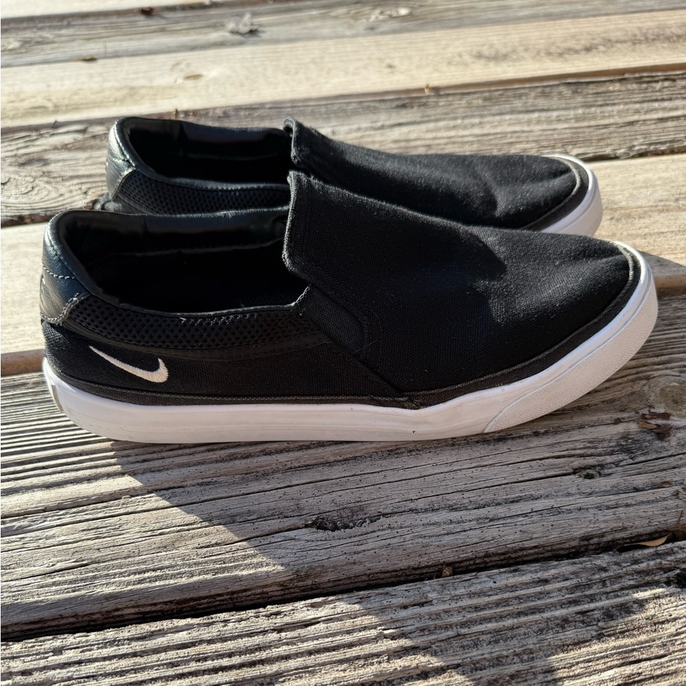 Black Nike Court Royale